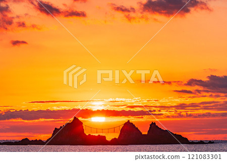 (Kanagawa Prefecture) Manazuru Peninsula Mitsuishi Coast Sunrise (Kanagawa Prefecture) Manazuru Peninsula Mitsuishi Coast Sunrise 121083301