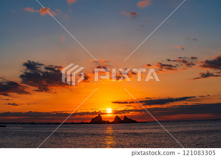 (Kanagawa Prefecture) Manazuru Peninsula Mitsuishi Coast Sunrise (Kanagawa Prefecture) Manazuru Peninsula Mitsuishi Coast Sunrise 121083305