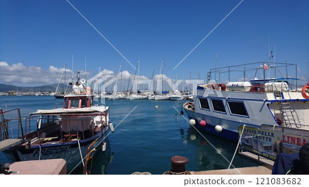 View of Italy 121083682