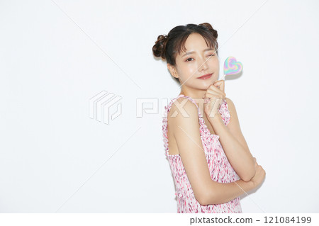 Casual girly portrait of a young woman Casual girly portrait of a young woman 121084199