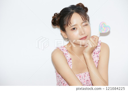Casual girly portrait of a young woman Casual girly portrait of a young woman 121084225