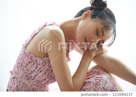 年輕女子的休閒和少女肖像 年輕女子的休閒和少女肖像 121084237