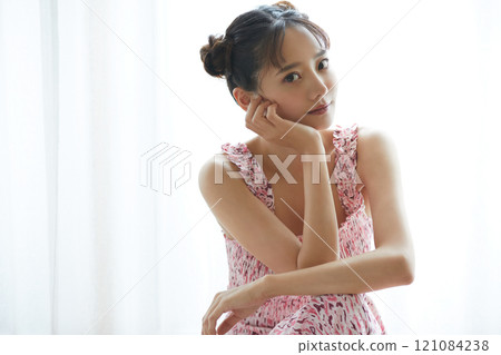 年輕女子的休閒和少女肖像 年輕女子的休閒和少女肖像 121084238