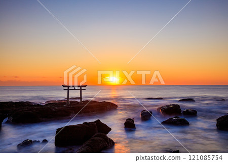 Autumnal torii gates and sunrise at Kamiiso, low tide, Oarai Town, Ibaraki Prefecture 121085754