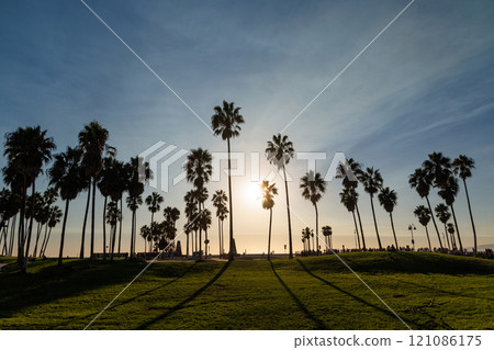 A mesmerizing view of Venice Beach at sunset 121086175