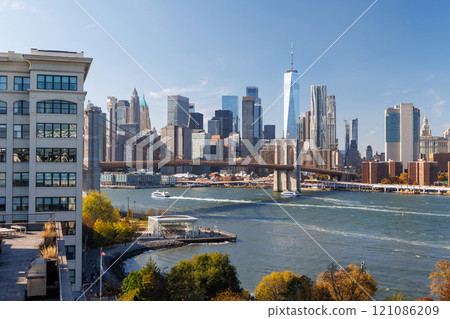 Iconic view of Brooklyn Bridge with Manhattan skyscrapers 121086209