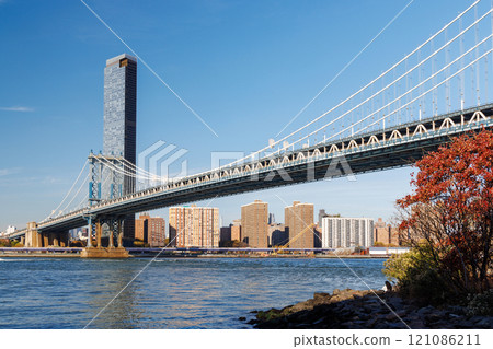 Iconic view of Manhattan Bridge with Manhattan skyscrapers Iconic view of Manhattan Bridge with Manhattan skyscrapers 121086211