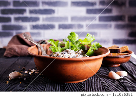 Vegan mushroom pasta sauce in bowl Vegan mushroom pasta sauce in bowl 121086391