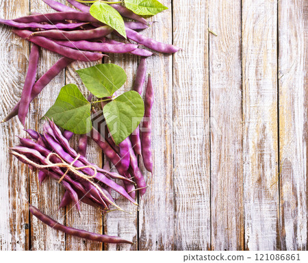 raw bean on light wooden table 121086861