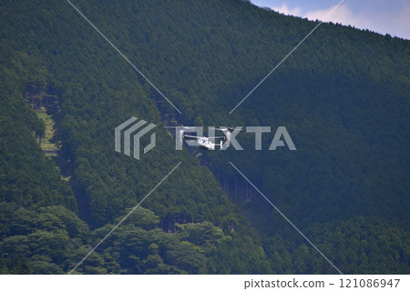 日本陸上自衛隊中部富士學校紀念活動，V-22魚鷹出現在靜岡縣小山町天空（1） 121086947