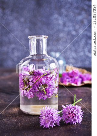 Onion flowers and oil with flowers 121087054