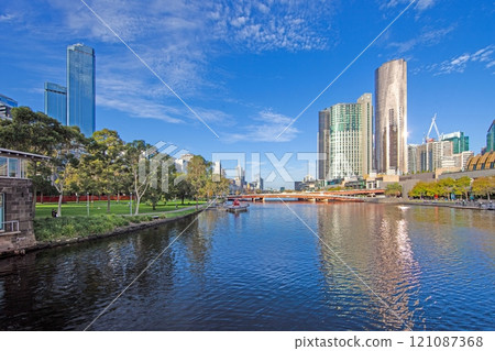 Yarra River and Melbourne skyline, blending architecture and nature in harmony 121087368