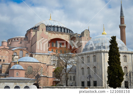 Hagia Sophia is a museum, historical basilica and mosque in Istanbul. It was built by the Byzantine Emperor Justinianus, for 532-537 in Istanbul april 04 2019 Hagia Sophia is a museum, historical basilica and mosque in Istanbul. It was built by the Byzantine Emperor Justinianus, for 532-537 in Istanbul april 04 2019 121088158