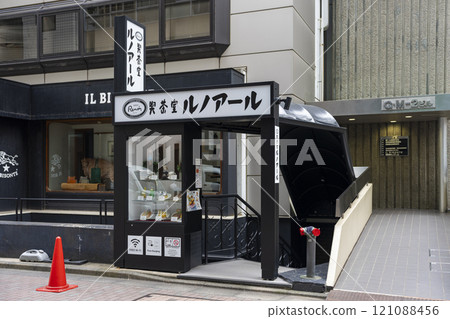 Cafe Renoir Ginza 2-chome Gaslight Street 121088456