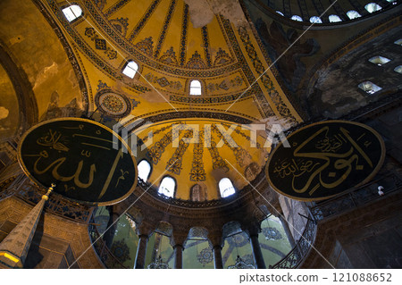 Hagia Sophia is a museum, historical basilica and mosque in Istanbul. It was built by the Byzantine Emperor Justinianus, for 532-537 in Istanbul. Photo shooting 14 june 2020 121088652