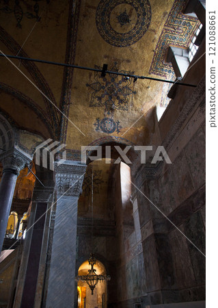 Hagia Sophia is a museum, historical basilica and mosque in Istanbul. It was built by the Byzantine Emperor Justinianus, for 532-537 in Istanbul. Photo shooting 14 june 2020 121088661