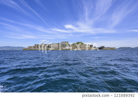 從船上看到的軍艦島(端島煤礦) 從船上看到的軍艦島(端島煤礦) 121089392