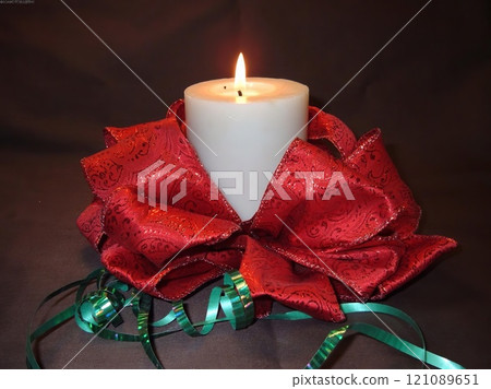 Candle with Rose Petals and Decorative Plant Ornament Candle with Rose Petals and Decorative Plant Ornament 121089651