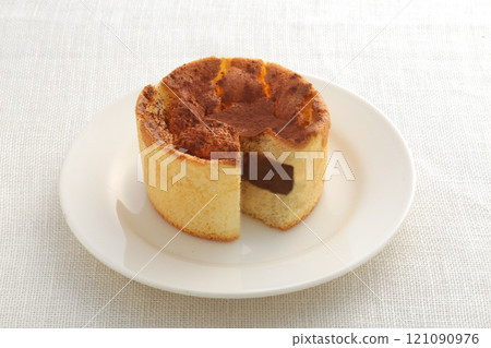 Cupcakes on a plate 121090976