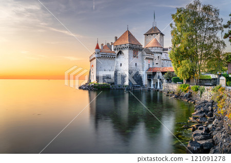 Chillon Castle on Lake Geneva, Switzerland Chillon Castle on Lake Geneva, Switzerland 121091278