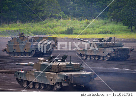 中部日本陸上自衛隊富士學校紀念活動 90式戰車搶救車準備拖曳90式戰車 靜岡縣小山町 (1) 121091721