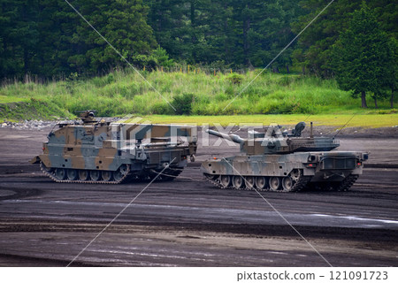 中部日本陸上自衛隊富士學校紀念活動 90式坦克搶救車牽引擊中的90式戰車 靜岡縣小山町 121091723