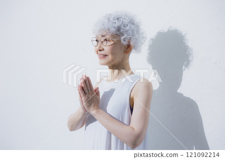 Senior women of sportswear 121092214