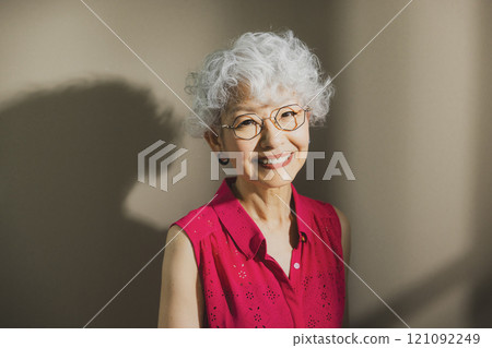 銀髮女子 121092249