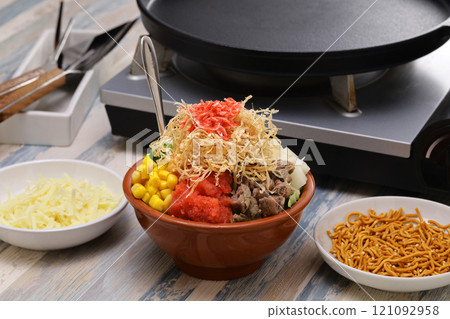 Monjayaki at home (ingredients and tools included) 121092958