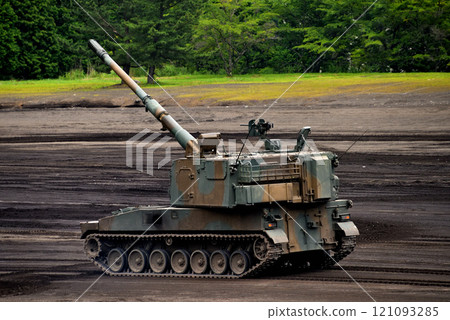 中部日本陸上自衛隊富士校紀念活動99式自行155公厘榴彈砲擊中遠敵靜岡縣小山町（1） 121093285