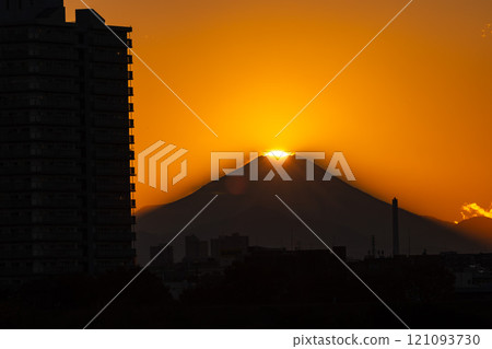 Diamond Fuji from Kawaguchi City, Saitama Prefecture, 2024 Diamond Fuji from Kawaguchi City, Saitama Prefecture, 2024 121093730