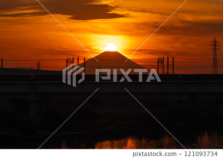 Diamond Fuji from Kawaguchi City, Saitama Prefecture, 2024 121093734