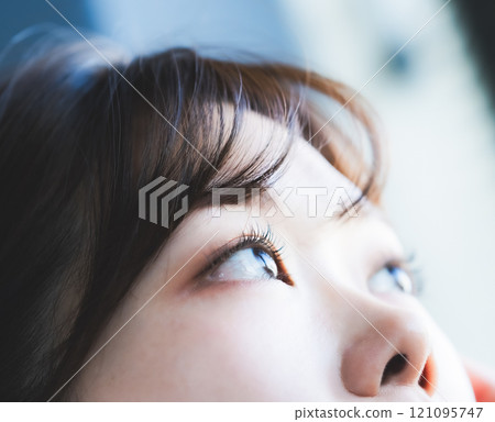 A collection of studio portraits 121095747