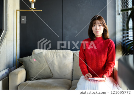 A collection of studio portraits 121095772