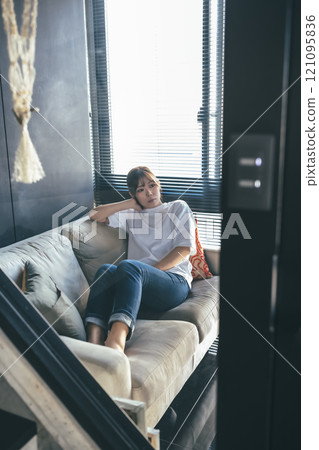 在工作室拍攝的肖像集 121095836