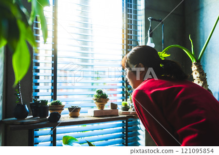 在工作室拍攝的肖像集 121095854