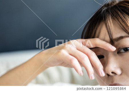 在工作室拍攝的肖像集 121095864