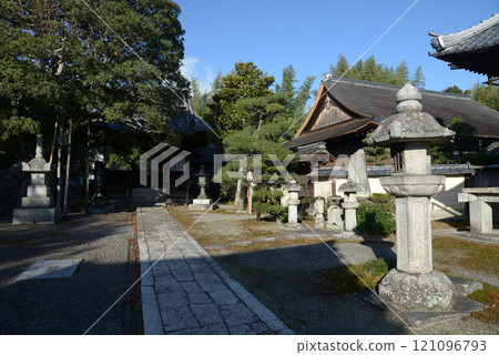 Seijuraigoji Temple, Kaisando and Kyakuden, Hiei-tsuji, Otsu City, Shiga Prefecture 121096793