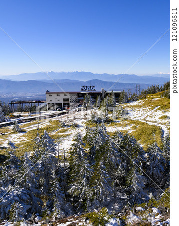 Kitayokodake in winter, the courtyard garden and the summit station of the Kitayatsugatake Ropeway 121096811