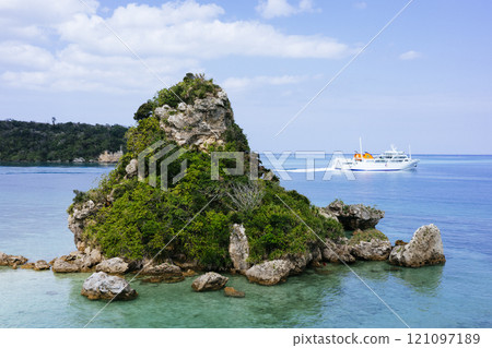 A small island near Kouri Island 121097189
