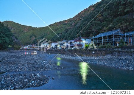 [Kawayu Onsen (Sennin-buro) (early morning)] Kawayu, Hongu-cho, Tanabe City, Wakayama Prefecture 121097231