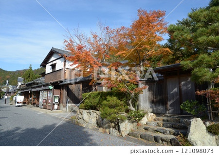 Sagano: Autumn leaves on the approach to Atagoyama, Saga, Ukyo Ward, Kyoto City 121098073