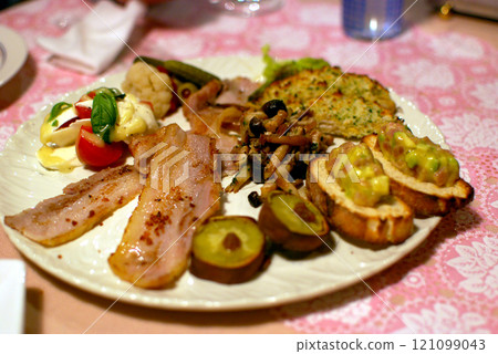 小吃拼盤（義大利）/義大利餐廳小吃拼盤 121099043