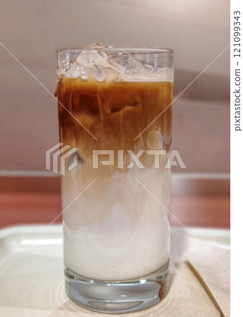 冰拿鐵咖啡的美麗漸層 121099343