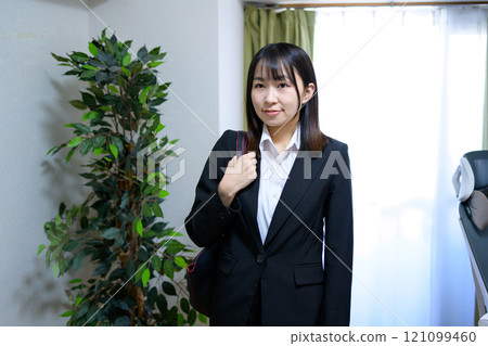 Single woman, lifestyle, businesswoman, getting ready, preparation, interview 121099460
