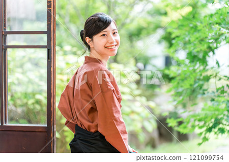 Nakais and proprietresses working at long-established hot spring inns, luxury inns, and temple lodgings Nakais and proprietresses working at long-established hot spring inns, luxury inns, and temple lodgings 121099754