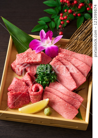 Assorted Japanese beef for yakiniku 121099874