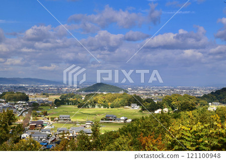 View from the Amagashi Hill Observatory, Kashihara city (Asuka Village, Nara Prefecture) 121100948