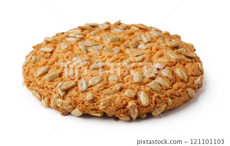 Oatmeal cookie with a crunchy texture, perfect for a snack or dessert at any time of day 121101103