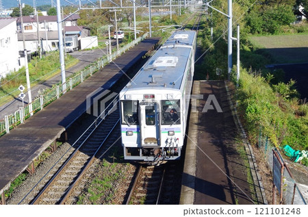 Hakodate Line, two-car train 121101248